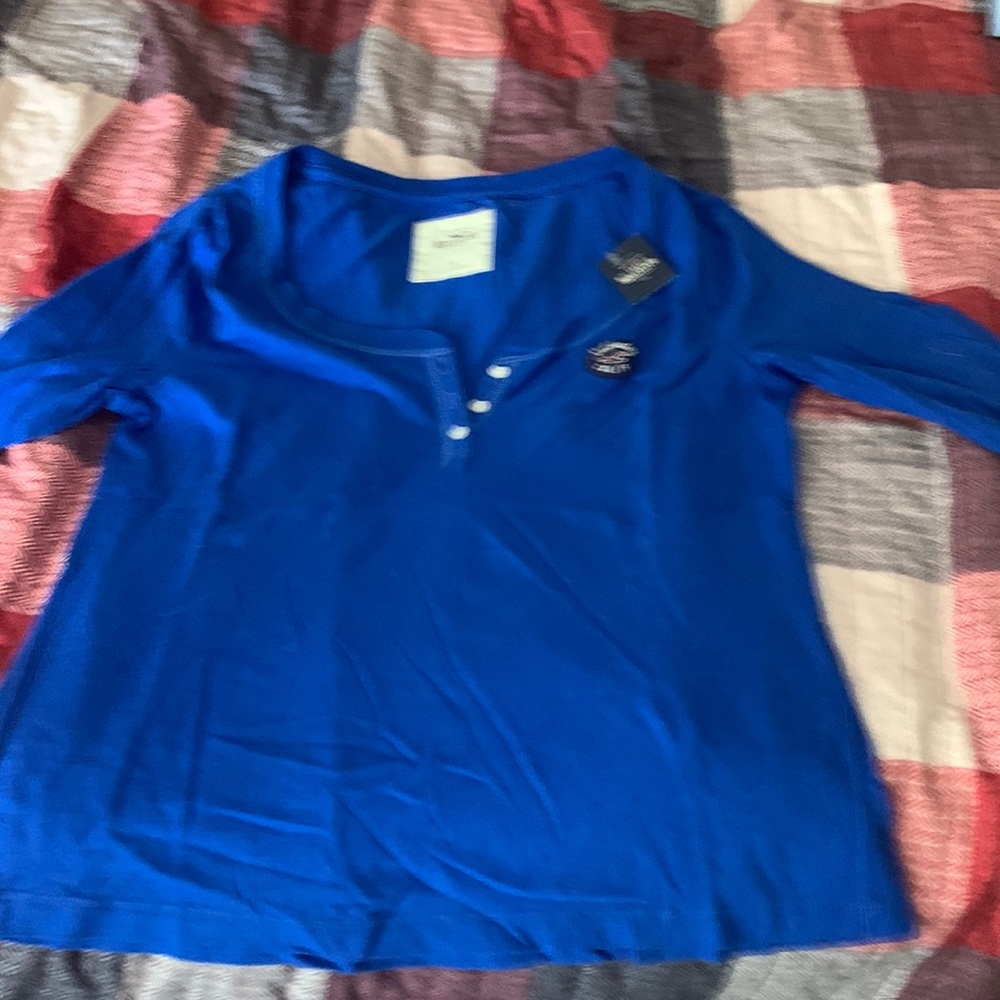 Hollister tshirt